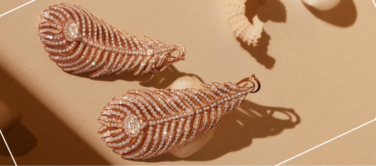Plume de Paon pendant earrings in pink gold